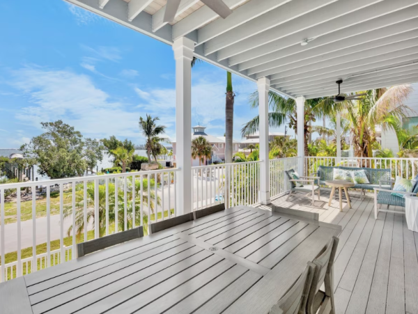 Waterfront Anna Maria Rental Home 3 Minute Walk to Beaches